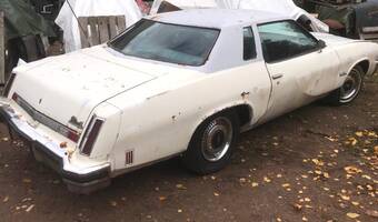 Oldsmobile Cutlass Supreme  1975