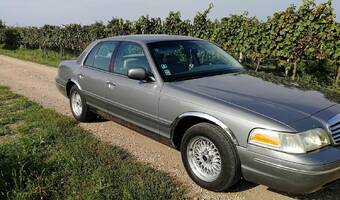 Ford Crown Victoria  1998